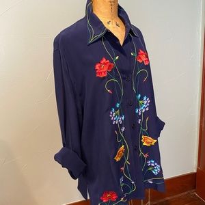 DIANE VON FURSTENBERG NAVY BLOUSE TOP SILK EMBROIDERED. NEVER WORN L/14/16 Nwot